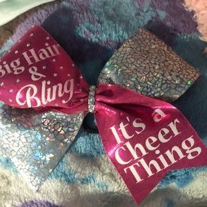 Cheer bow